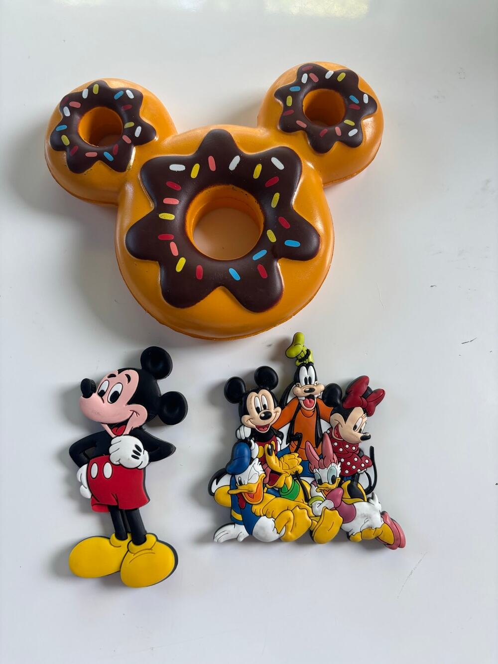 Walt Disney World Set of 3 Magnets Donut Mickey, Mickey Mouse, Friends